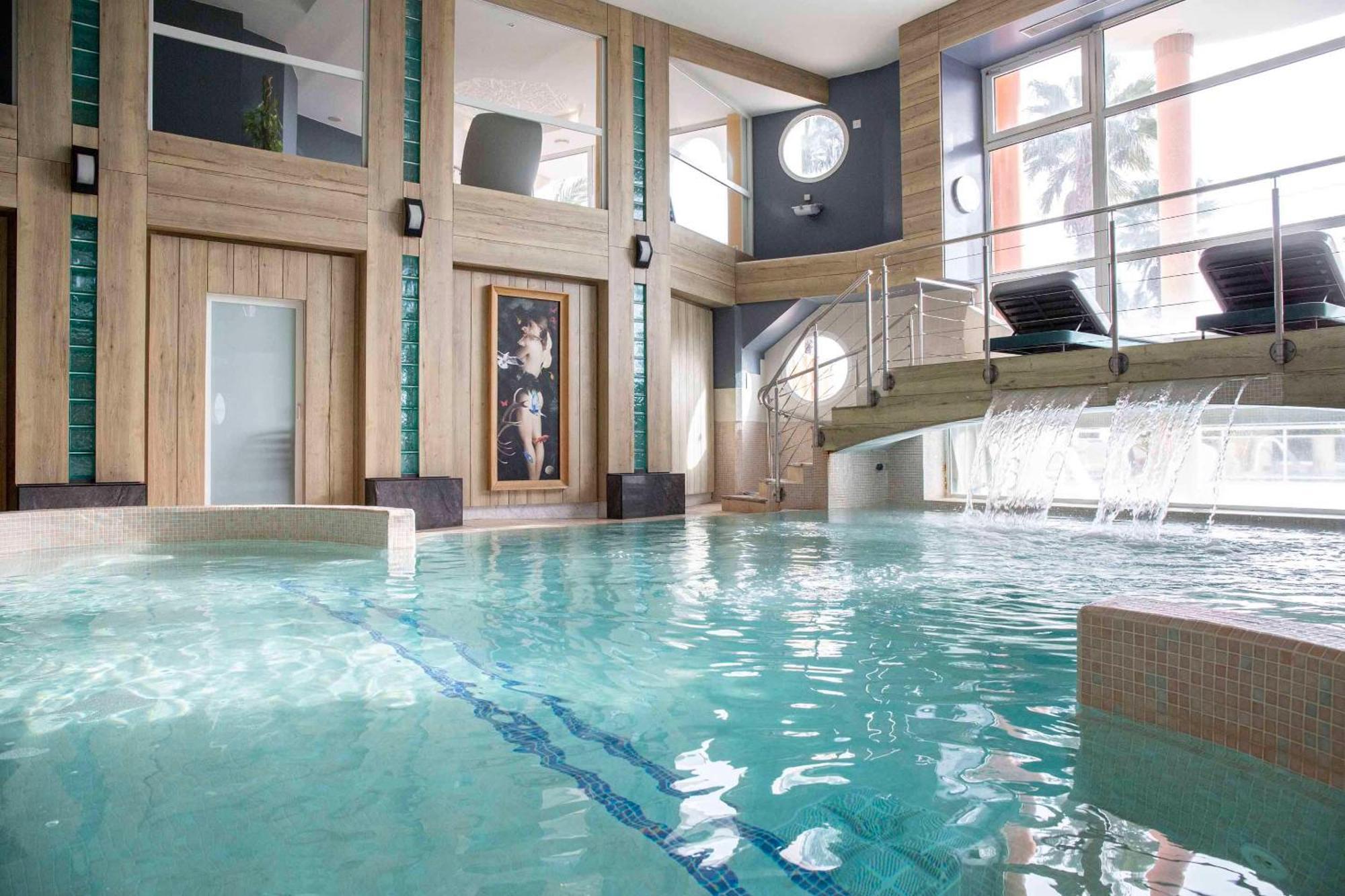 Grand Hotel Les Flamants Roses Thalasso & Spa กาเนต์-อ็อง-รูสซียง ภายนอก รูปภาพ