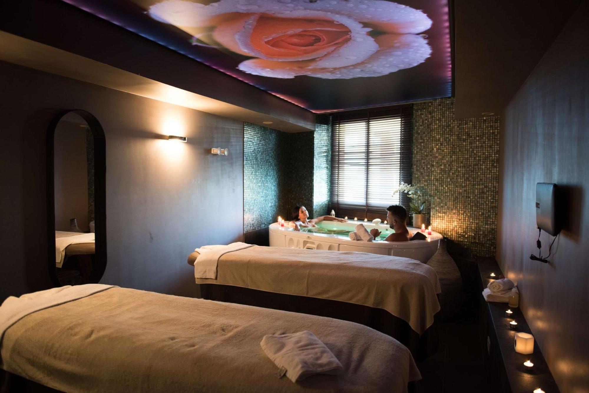 Grand Hotel Les Flamants Roses Thalasso & Spa กาเนต์-อ็อง-รูสซียง ภายนอก รูปภาพ